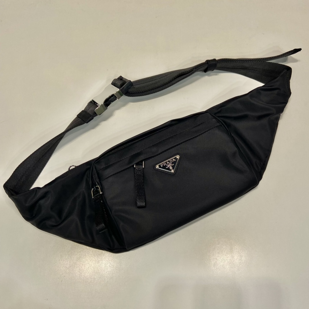 Pra*a men waist bag