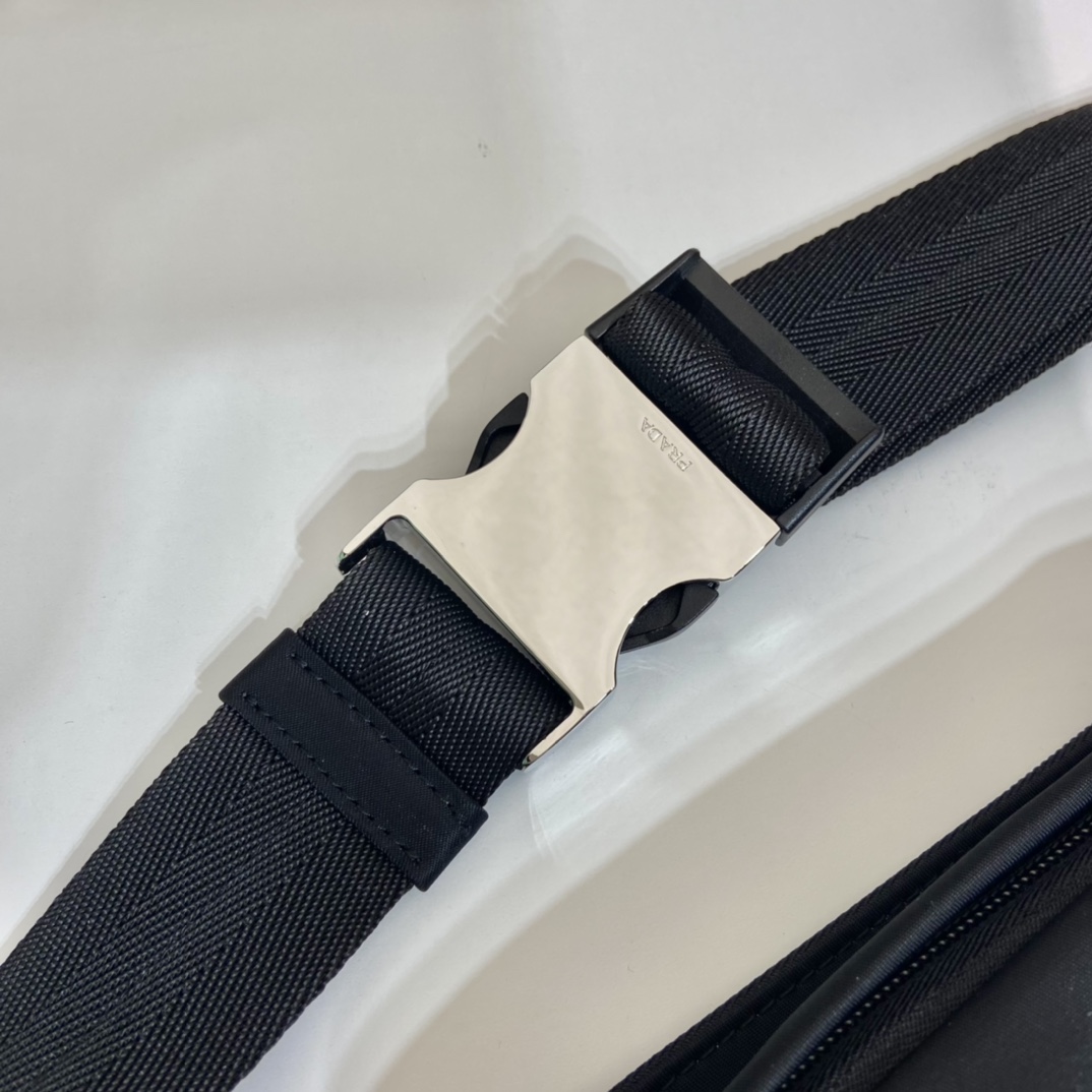 Pra*a men waist bag