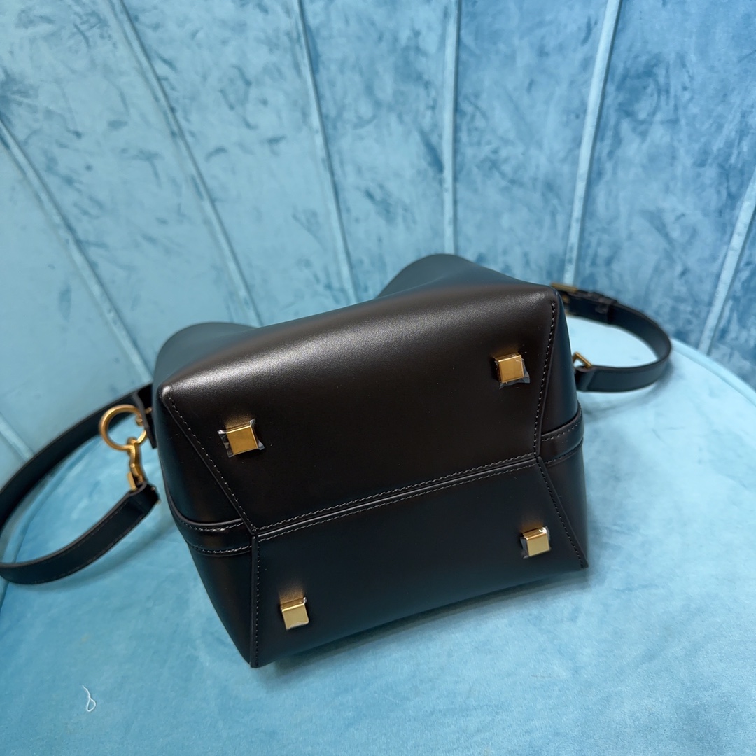 YSL LE 37 SMALL IN SHINY LEATHER